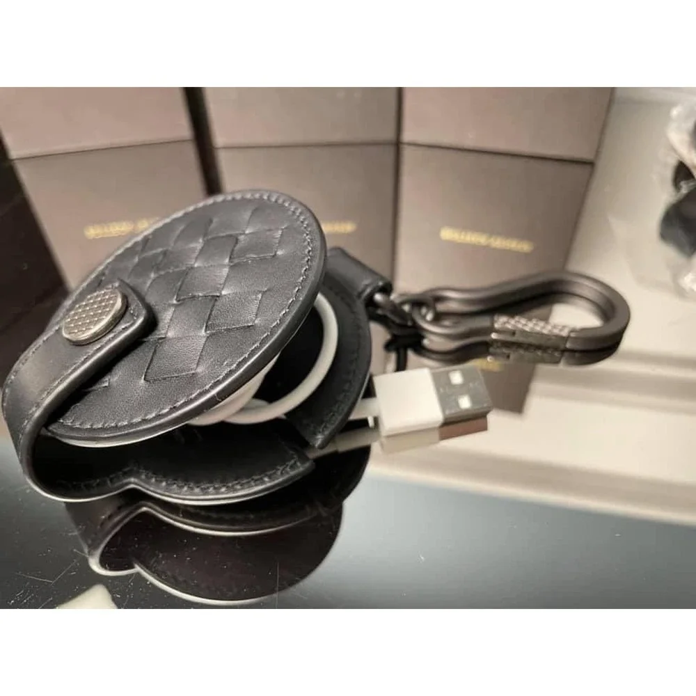 Bottega Veneta DESIGNER Black Leather Woven Intrecciato Headphones Case